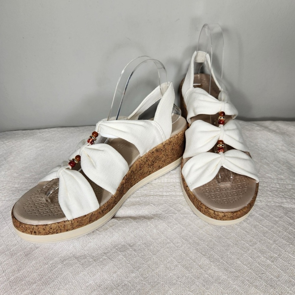 Bzees Roma White Slingback Sandals Wedge Bead Accents Sling Back Women’s Sz 8.5